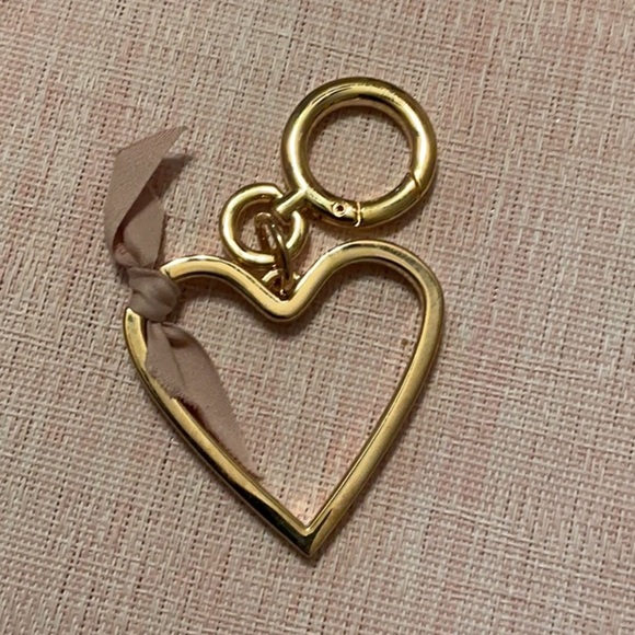 Burberry Gold Heart Key Holder NIB - Picture 3 of 4
